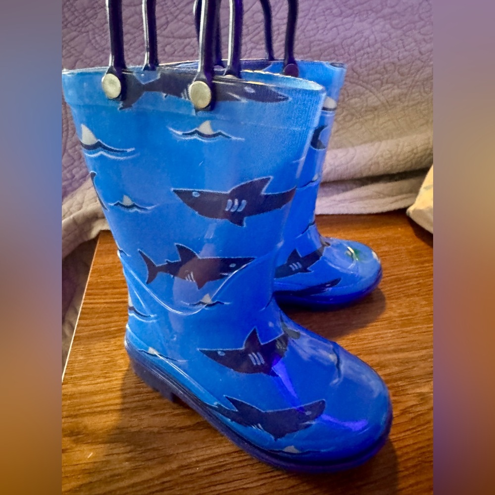 Toddler blue sharks rainboots sz 6